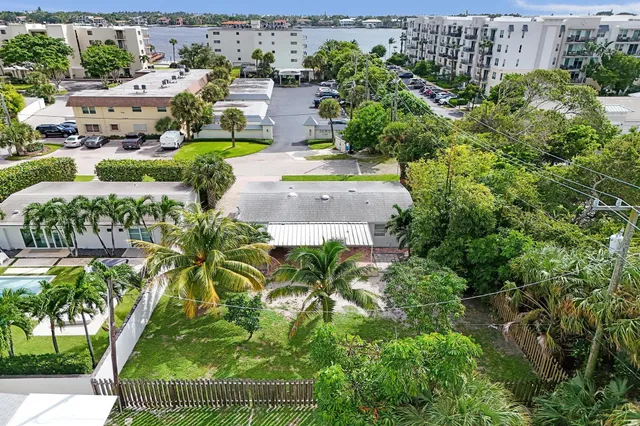 $549,000 | 1205 South Lake Drive, Lantana, FL 33462