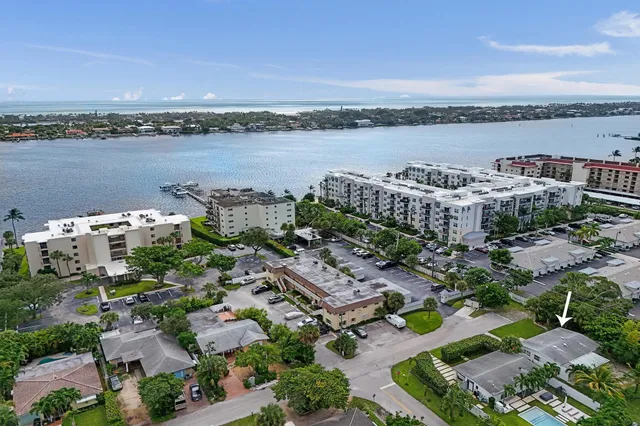 $549,000 | 1205 South Lake Drive, Lantana, FL 33462