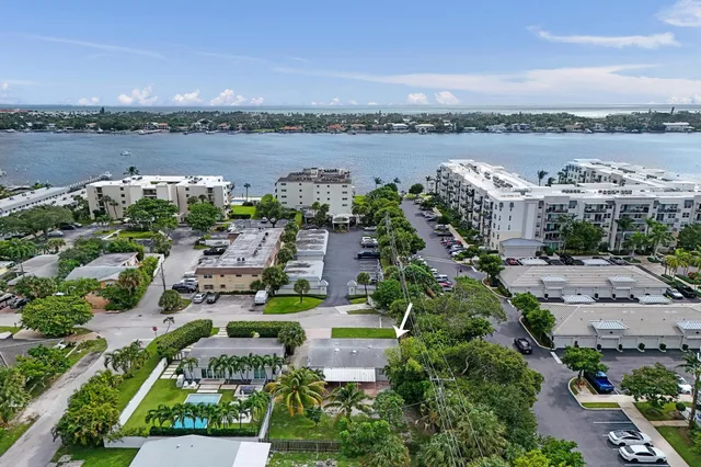 $549,000 | 1205 South Lake Drive, Lantana, FL 33462