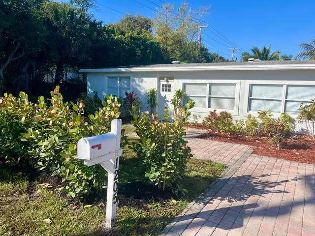 $549,000 | 1205 South Lake Drive, Lantana, FL 33462