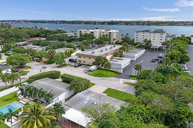 $549,000 | 1205 South Lake Drive, Lantana, FL 33462