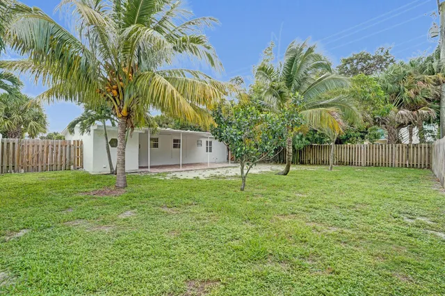 $549,000 | 1205 South Lake Drive, Lantana, FL 33462