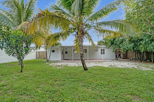 $549,000 | 1205 South Lake Drive, Lantana, FL 33462