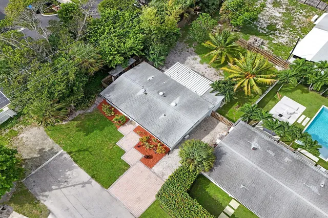 $549,000 | 1205 South Lake Drive, Lantana, FL 33462