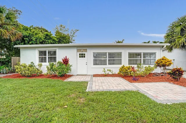 $549,000 | 1205 South Lake Drive, Lantana, FL 33462