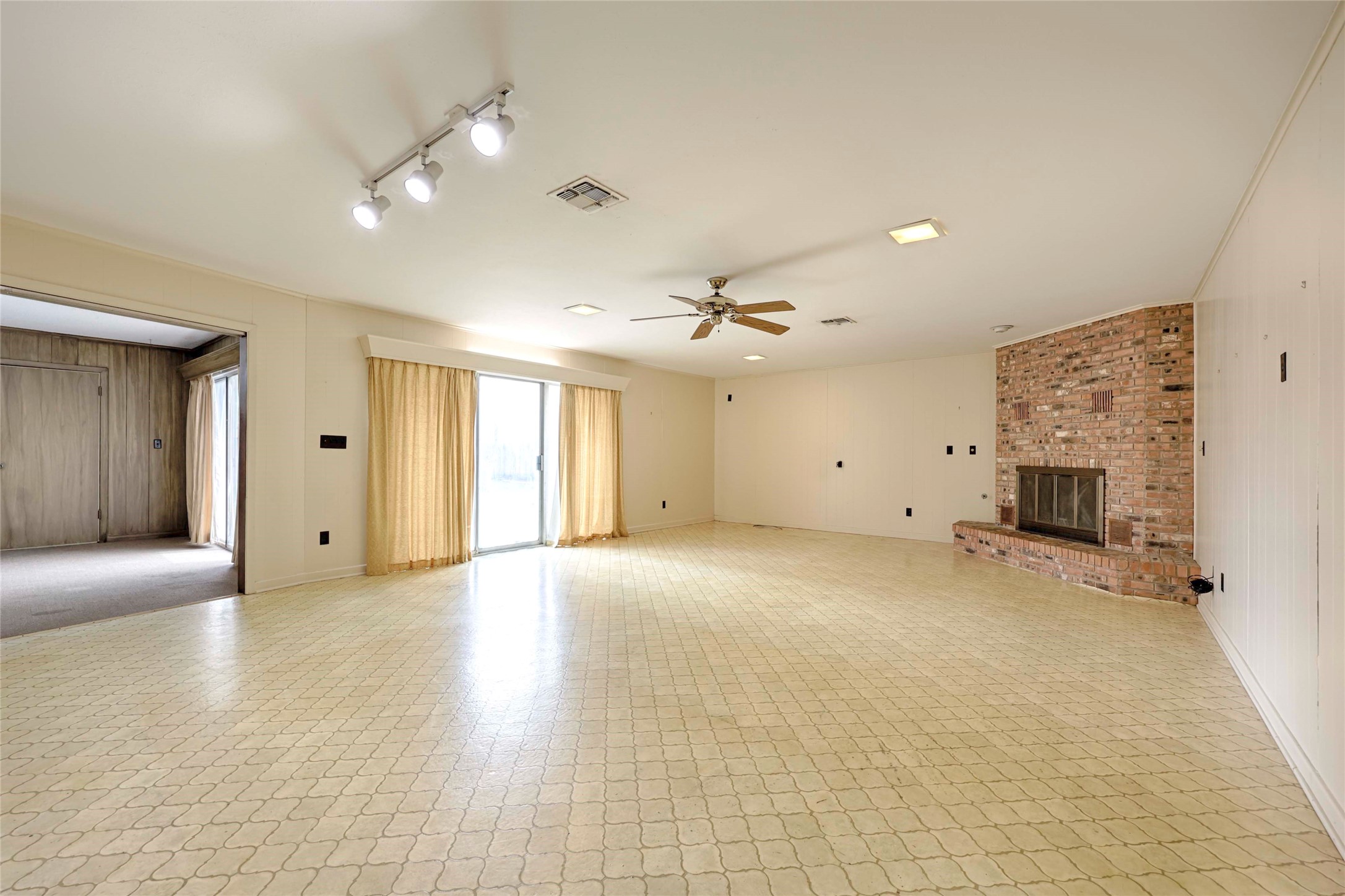 302 Baumgarten Street Schulenburg, TX 78956 - Photo 4 of 23