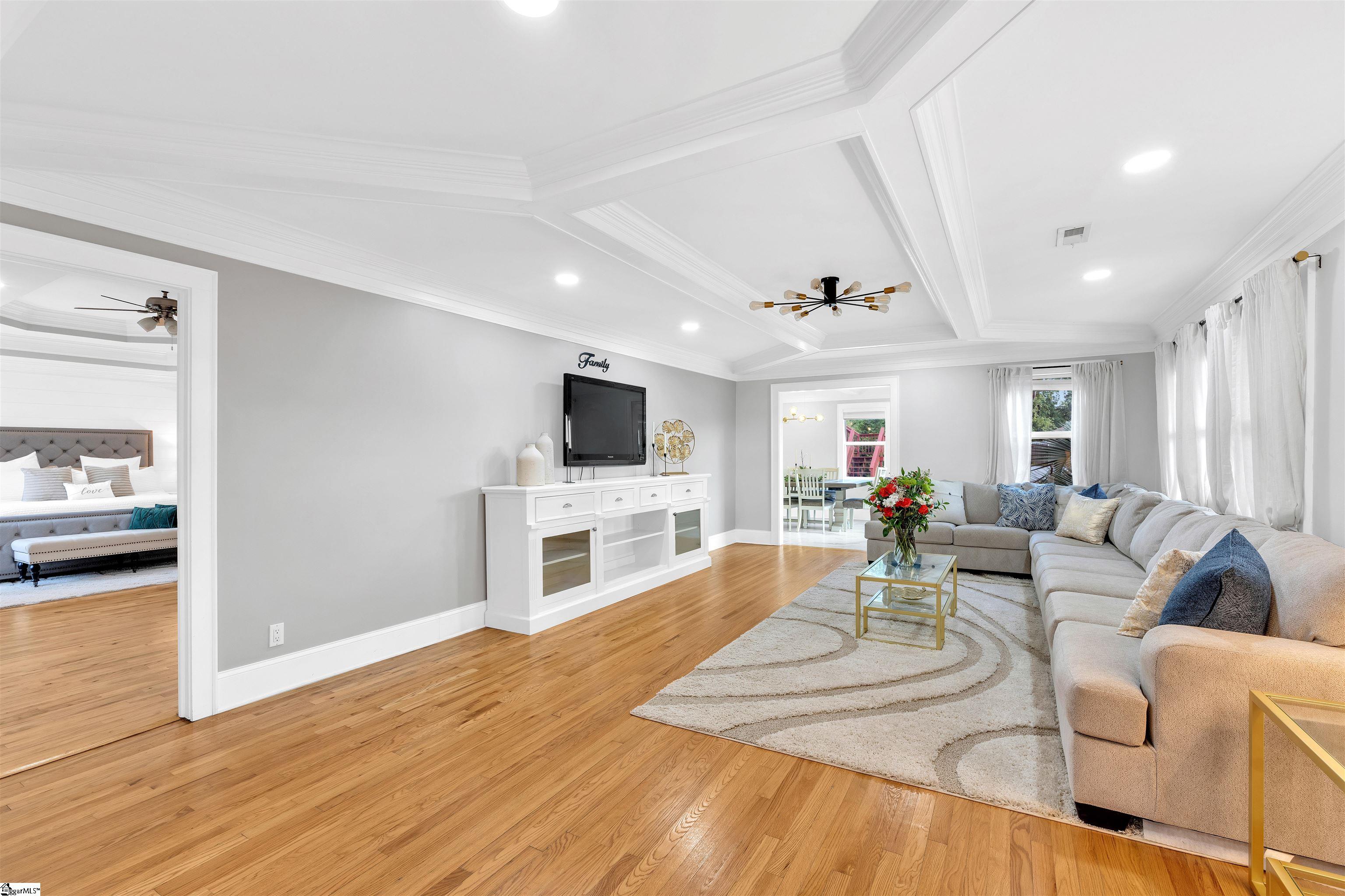 380 Forrester Drive Greenville, SC 29607 - Photo 3 of 50