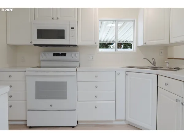 $139,900 | 8851 Southeast Shadow Brook Court, Unit SP #85, Clackamas, OR 97015