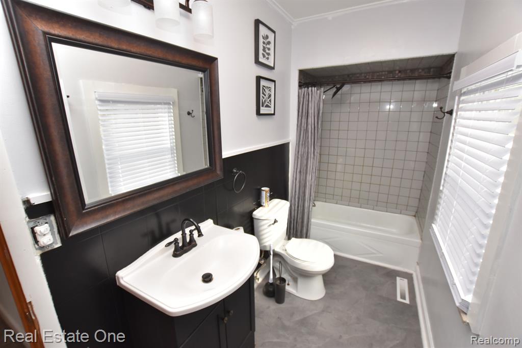 2439 Coldwater Road Flint, MI 48505 - Photo 13 of 18