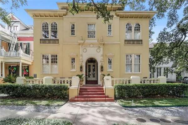 $3,150 | 7014 St Charles Avenue, Unit J, New Orleans, LA 70118