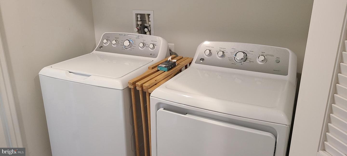 1047 Wickersham Way Middletown, DE 19709 - Photo 7 of 18 a utility room with dryer and washer