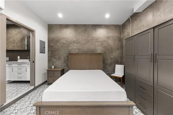 $2,500 | 2211 1/2 Hyperion Avenue, Los Angeles, CA 90027