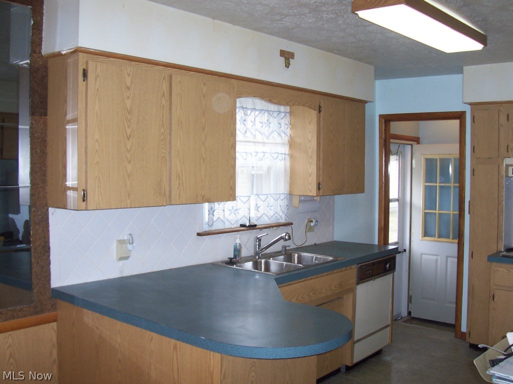 648 Bridge Road Akron, OH 44312 - Photo 2 of 15