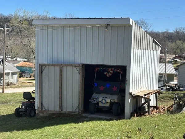 $199,000 | 592 Outlook Drive, Edwards, MO 65326