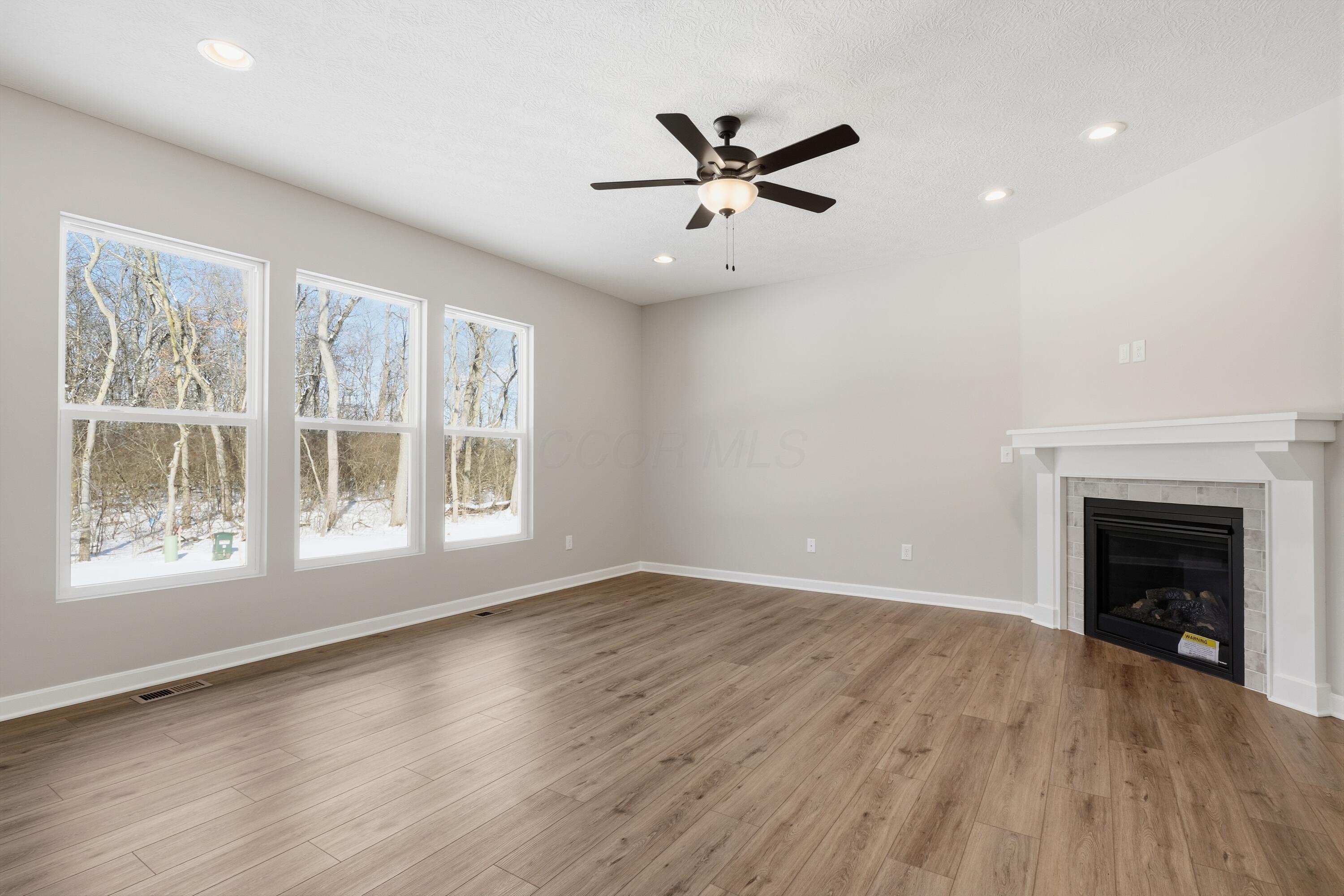 304 Cherry Hills Road Commercial Point, OH 43116 - Photo 9 of 47 Living Room