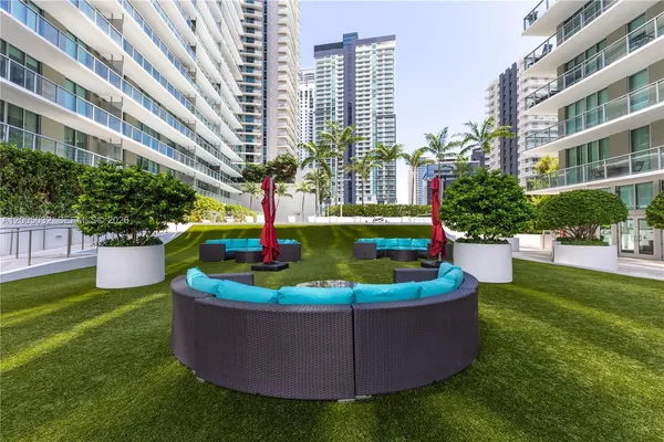 $4,200 | 1111 Southwest 1st Avenue, Unit LPH3820, Miami, FL 33130