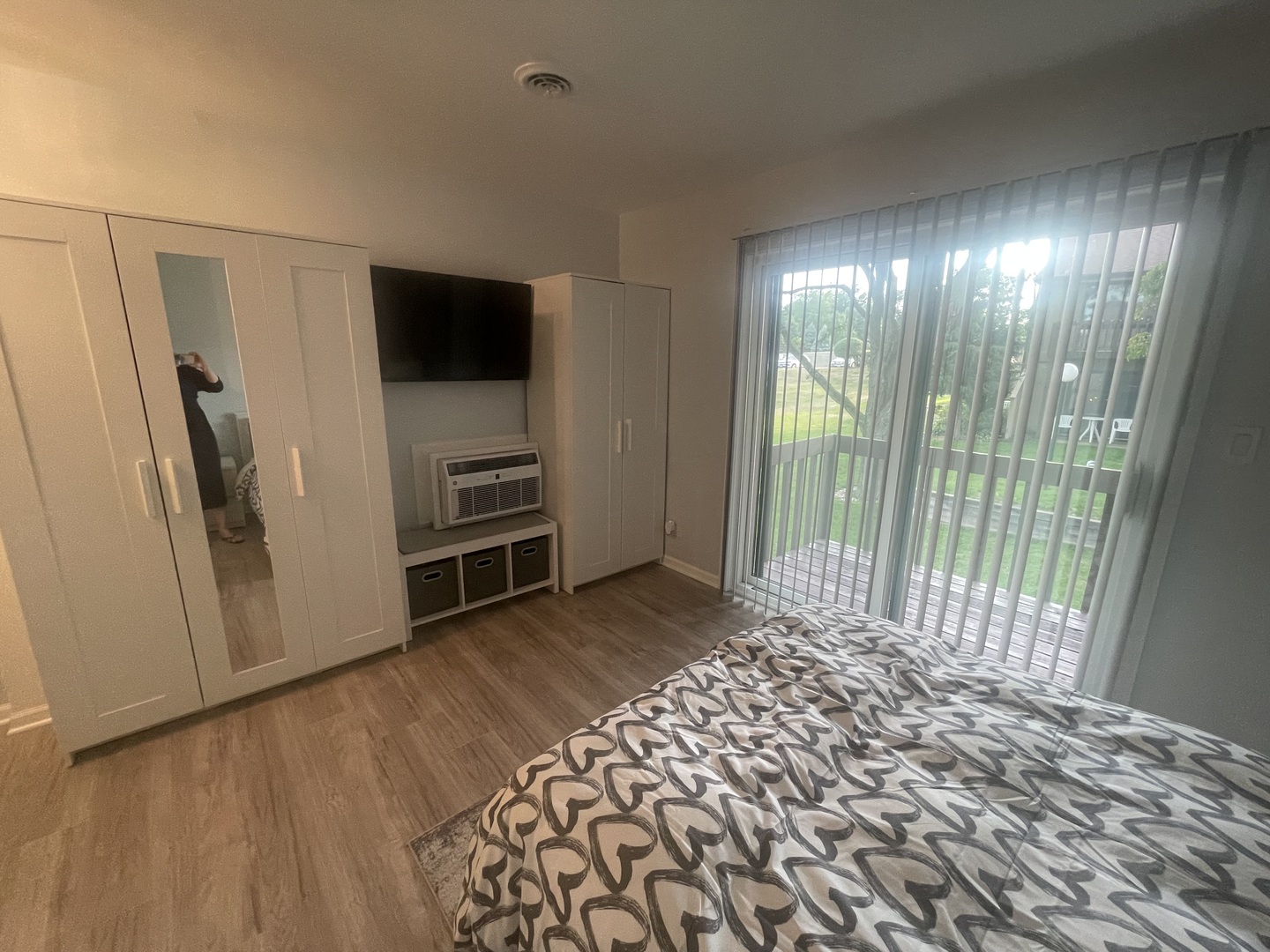 64 Aspen Colony, Unit 5 Fox Lake, IL 60020 - Photo 10 of 14 a view of a livingroom with a flat screen tv