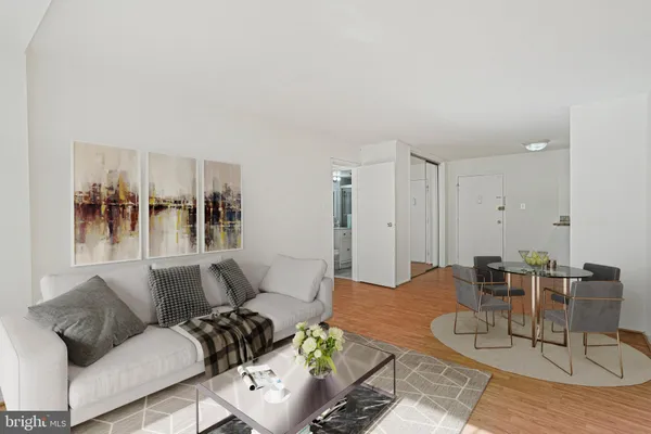 $2,100 | 2401 H Street Northwest, Unit 202, Washington, DC 20037