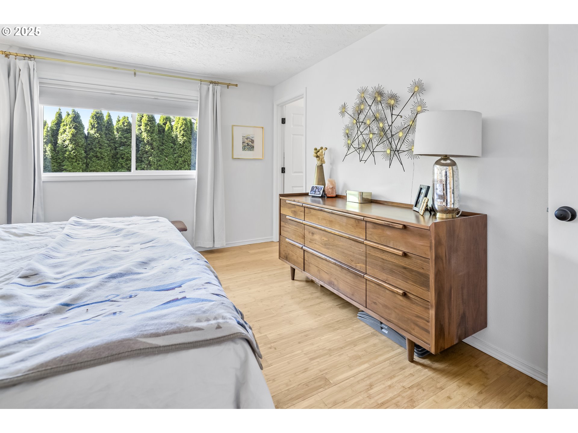 12800 Southwest Hanson Road Beaverton, OR 97008 - Photo 19 of 26 Primary Bedroom