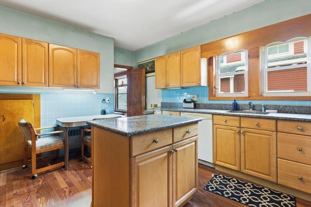 22-24 Clyde Road Watertown, MA 02472 - Photo 9 of 34 Gallery Image 9