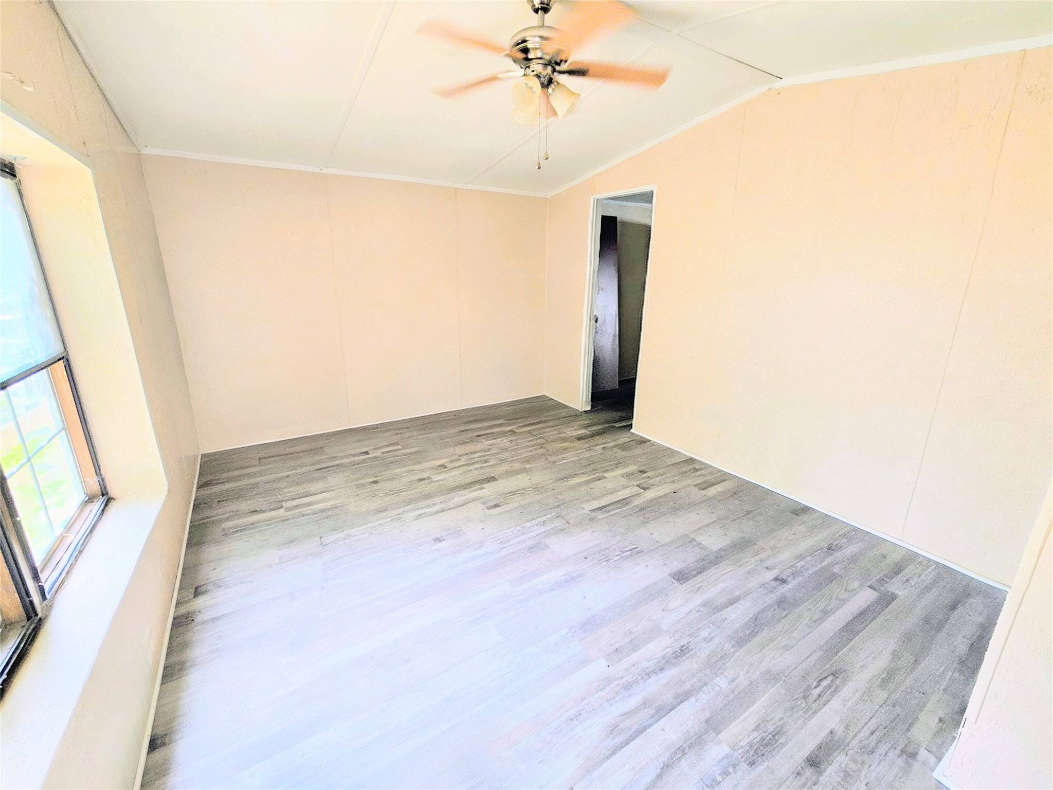 142 Aspen Livingston, TX 77351 - Photo 11 of 17 an empty room with a window and a ceiling fan