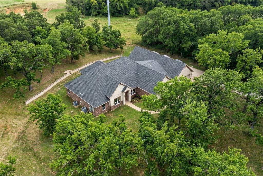 306 Garden Court Springtown, TX 76082 - Photo 6 of 39
