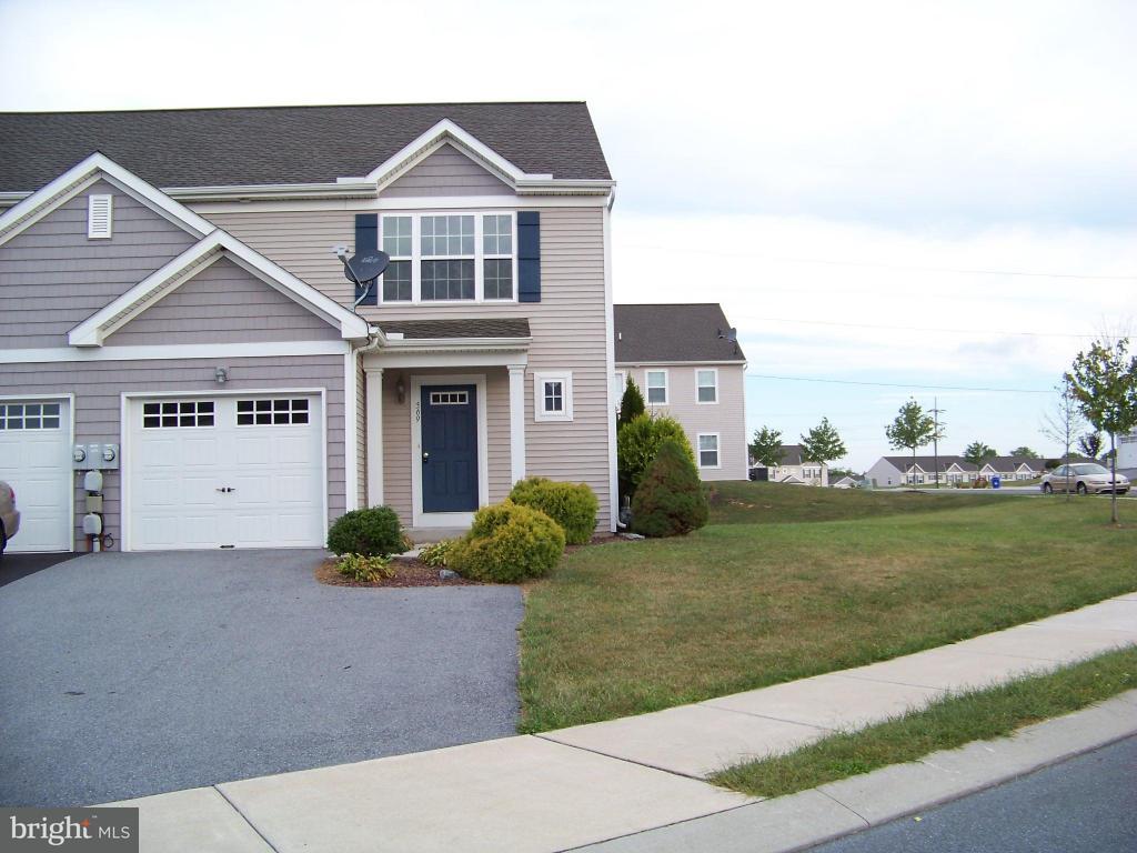 569 Fox Ridge Lane Lebanon, PA 17042 - Photo 1 of 15 Gallery Image 1