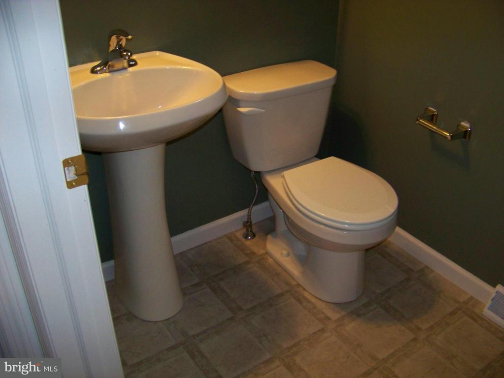 569 Fox Ridge Lane Lebanon, PA 17042 - Photo 8 of 15 Gallery Image 8