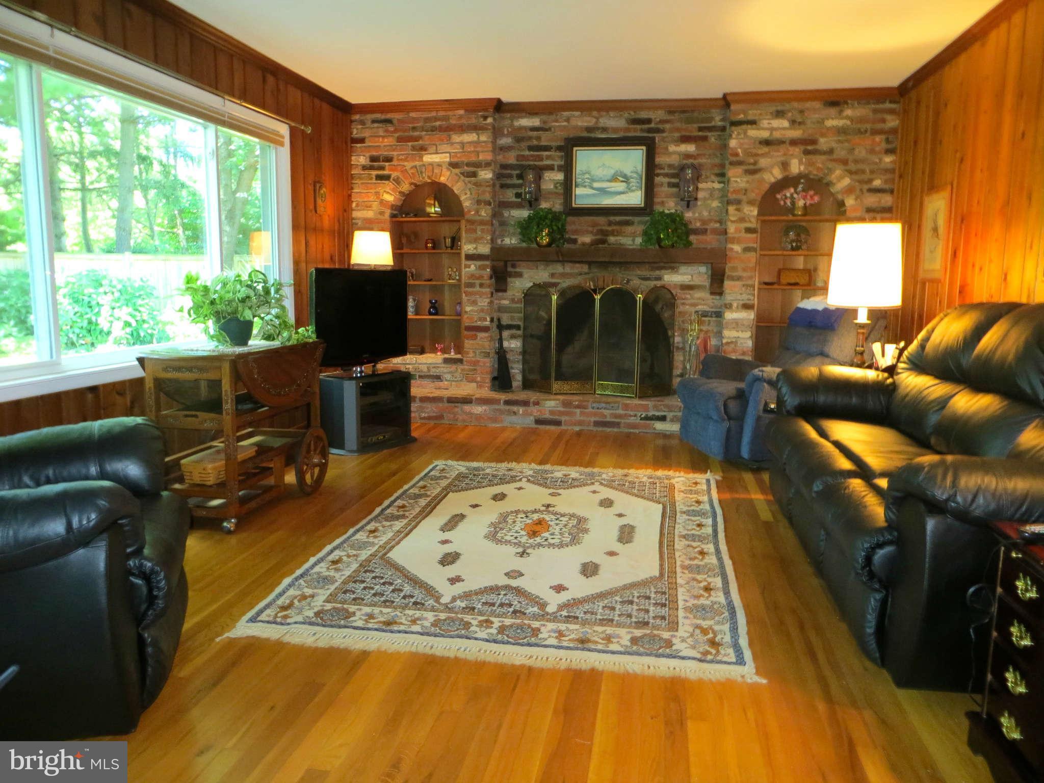 9919 Vale Road Vienna, VA 22181 - Photo 7 of 30 Family Room