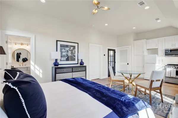 $1,950 | 408 Geo Meyer, Unit CARRIAGE HOUSE, Savannah, GA 31401