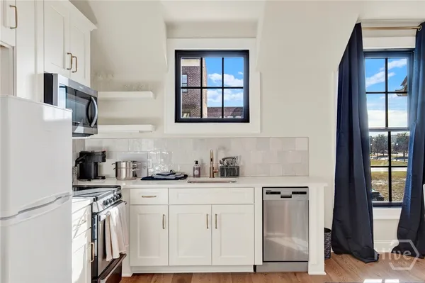 $1,950 | 408 Geo Meyer, Unit CARRIAGE HOUSE, Savannah, GA 31401