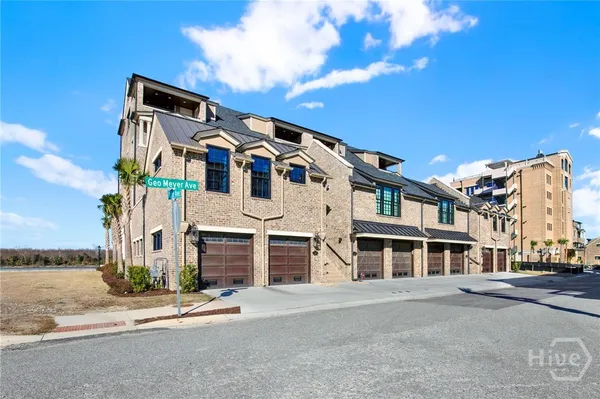 $1,950 | 408 Geo Meyer, Unit CARRIAGE HOUSE, Savannah, GA 31401