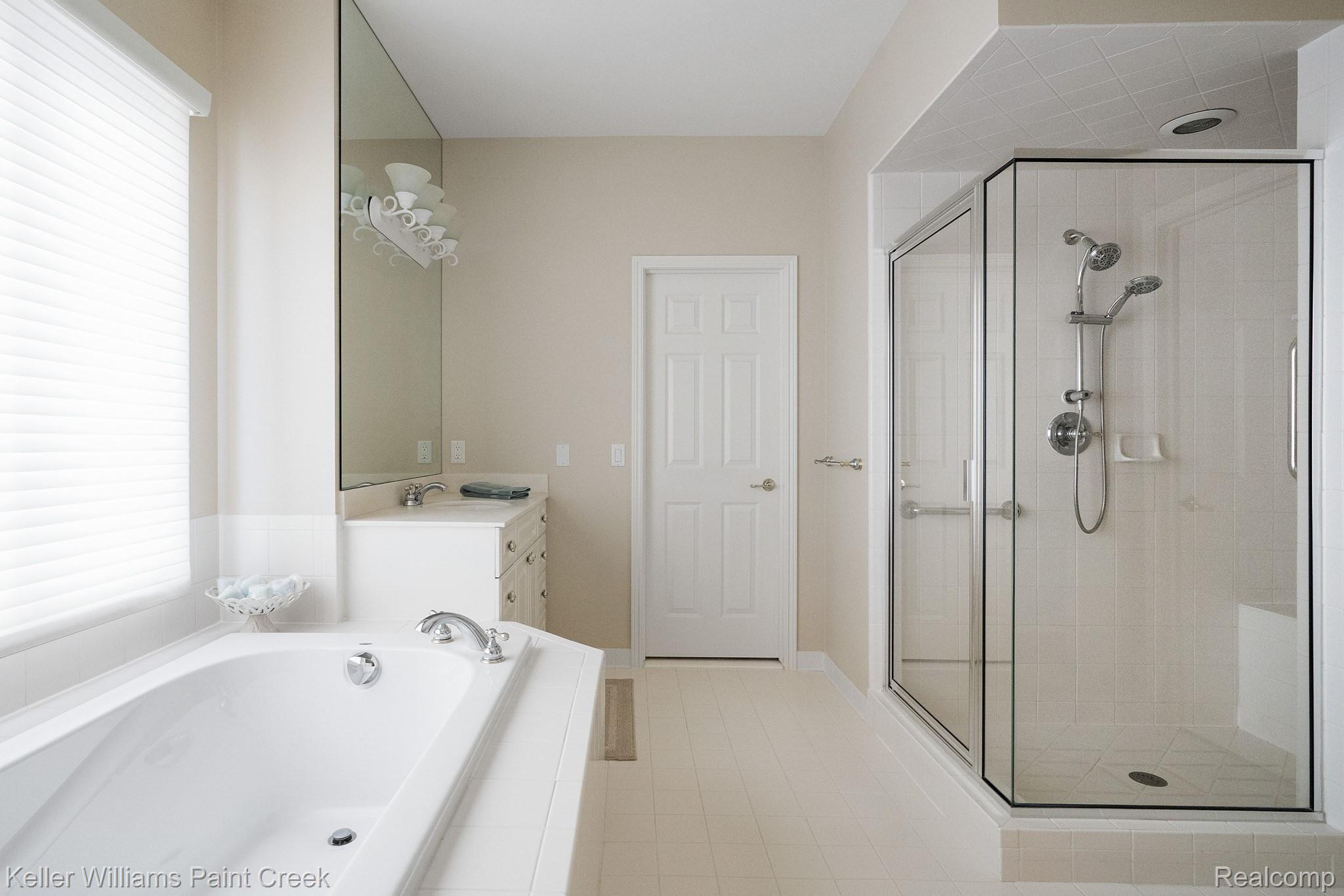 5136 Newport Court Rochester, MI 48306 - Photo 29 of 41 Relaxing Master Bath with jetted tub
