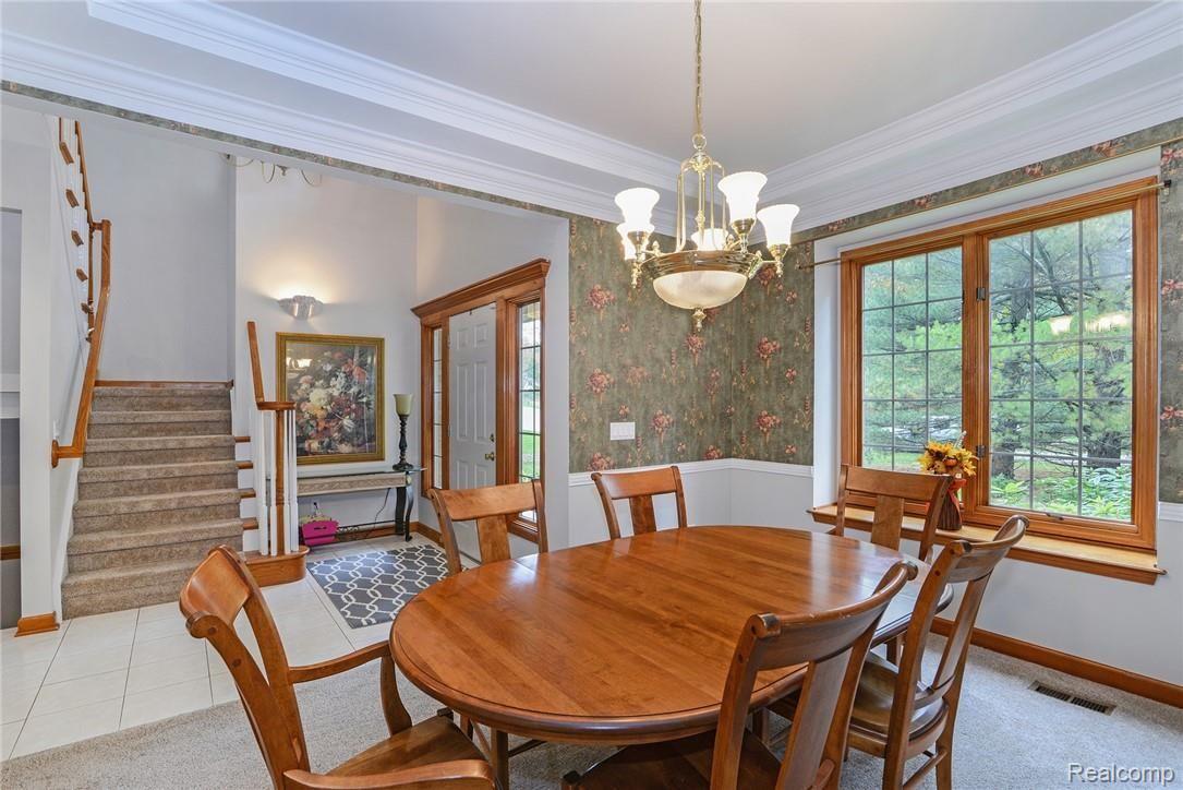 Nice open feel, great for entertaining