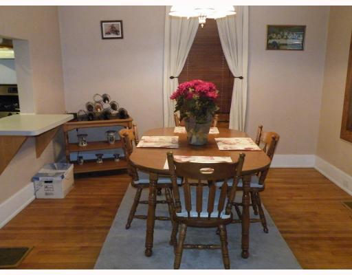 2812 Middletown Road Pittsburgh, PA 15204 - Photo 4 of 18 Exterior Front. Nook (on the right side) is perfect for breakfast for the kids or romantic dinner for two! Also can be great as a serving area when entertaining. Fantastic hardwood flooring and neutral decor!