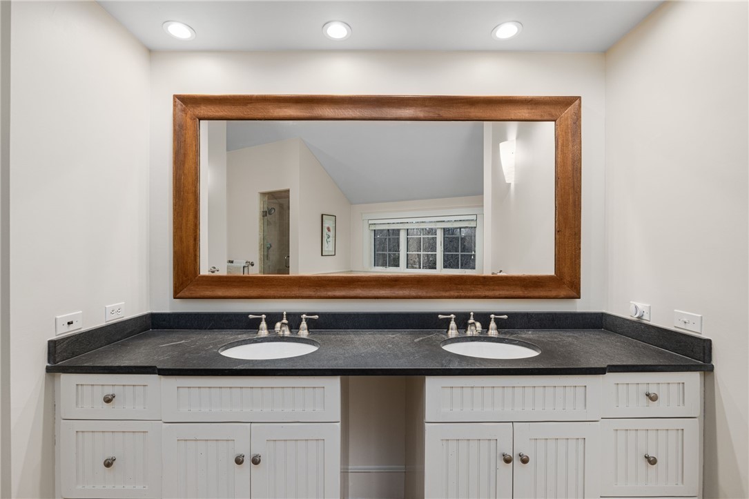 56 Summerfield Lane Middletown, RI 02842 - Photo 31 of 48