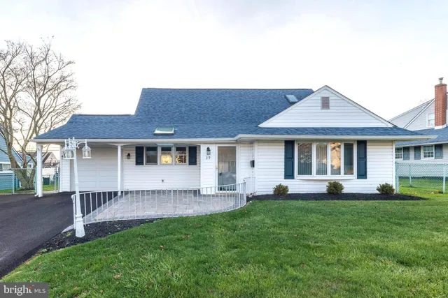 $439,000 | 29 Hope Road, Levittown, PA 19056