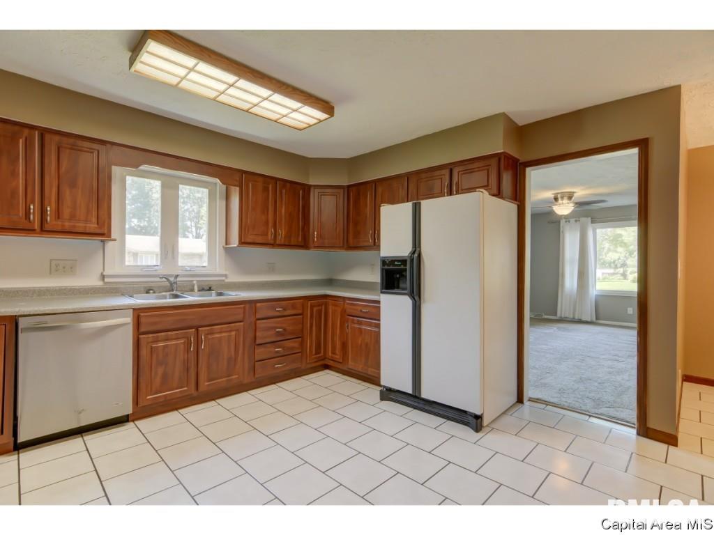 2 Arthur Drive Rochester, IL 62563 - Photo 13 of 36