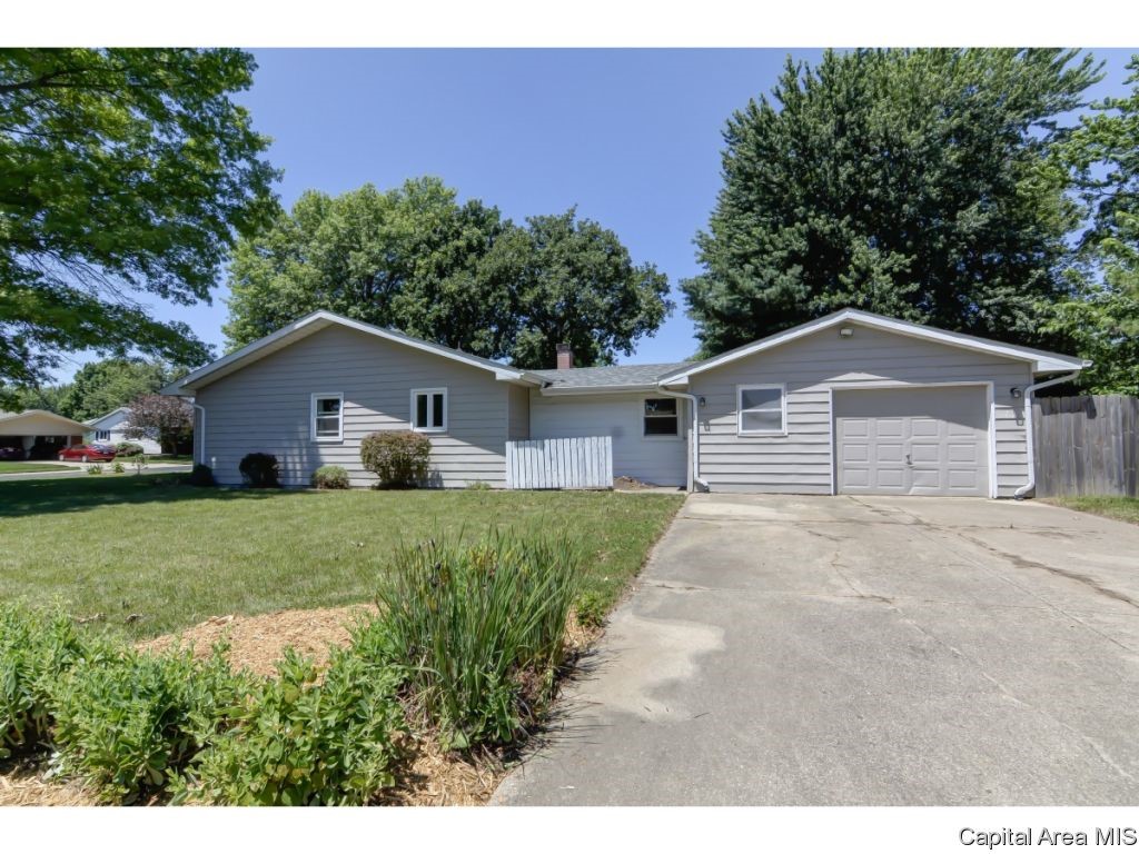 2 Arthur Drive Rochester, IL 62563 - Photo 3 of 36