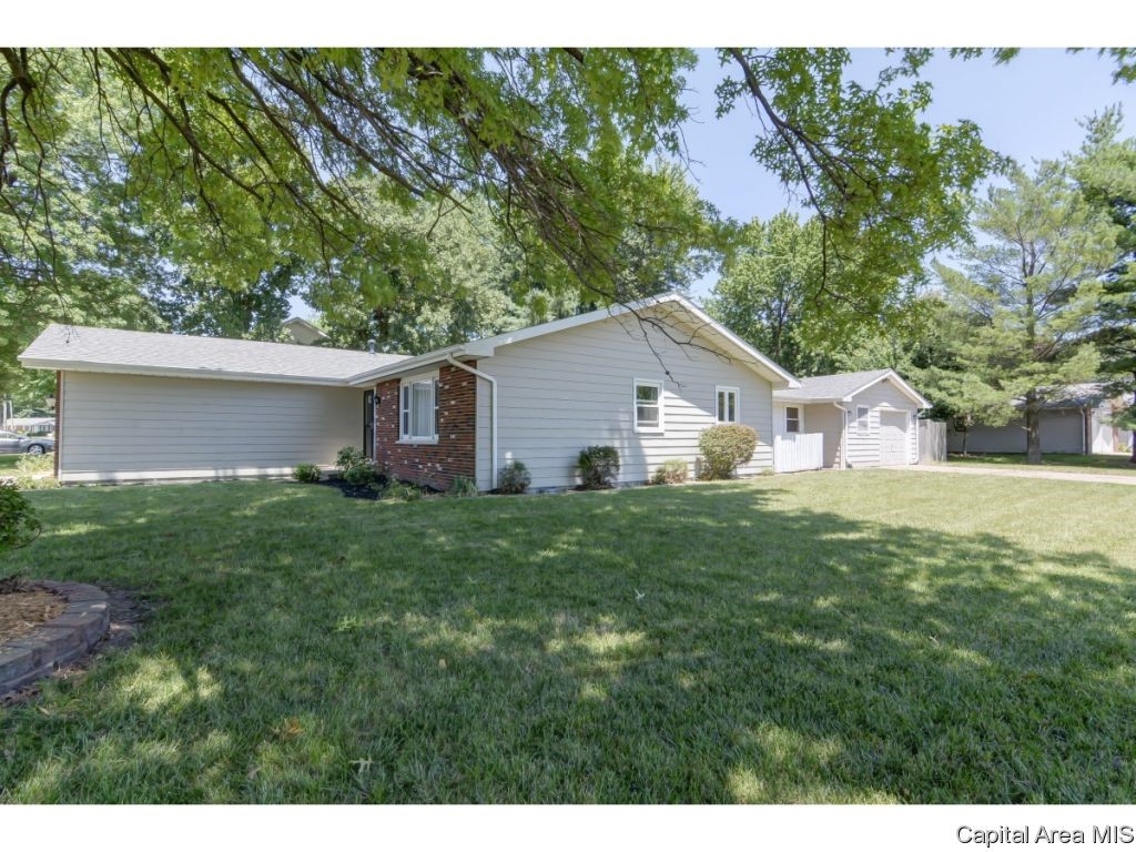2 Arthur Drive Rochester, IL 62563 - Photo 8 of 36