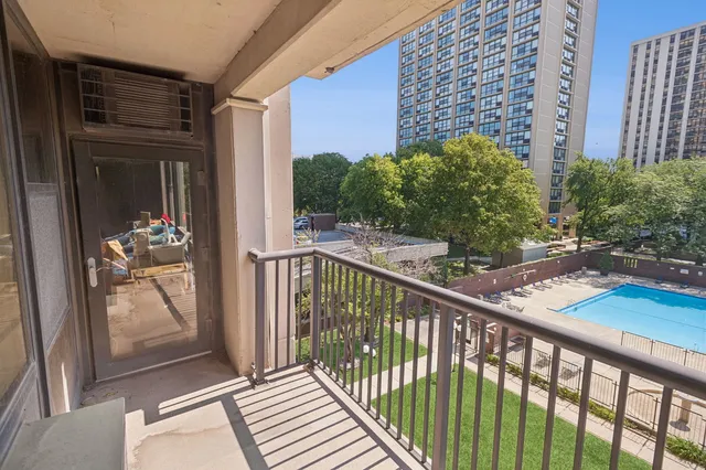 $162,800 | 2605 South Indiana Avenue, Unit 307, Chicago, IL 60616