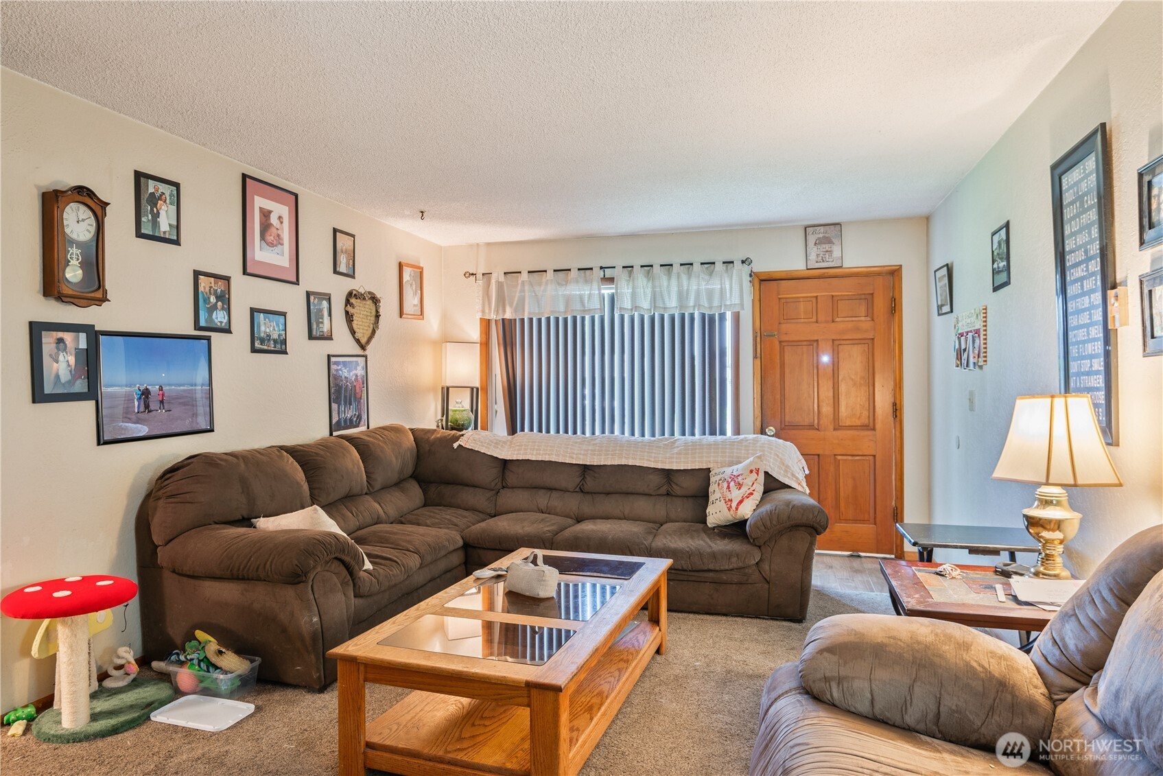 1016 Oak Street Kelso, WA 98626 - Photo 6 of 24 a living room with furniture and a window