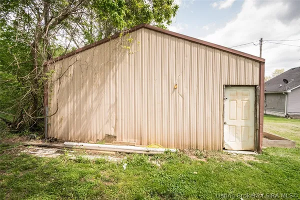 $179,900 | 117 Cherry Street, Henryville, IN 47126