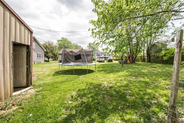 $179,900 | 117 Cherry Street, Henryville, IN 47126