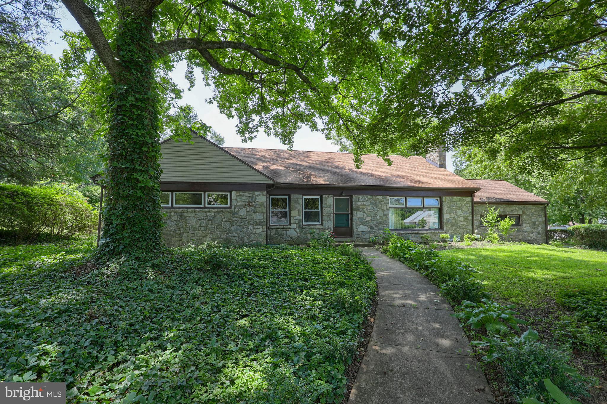 1944 Harclay Place Lancaster, PA 17601 - Photo 2 of 54