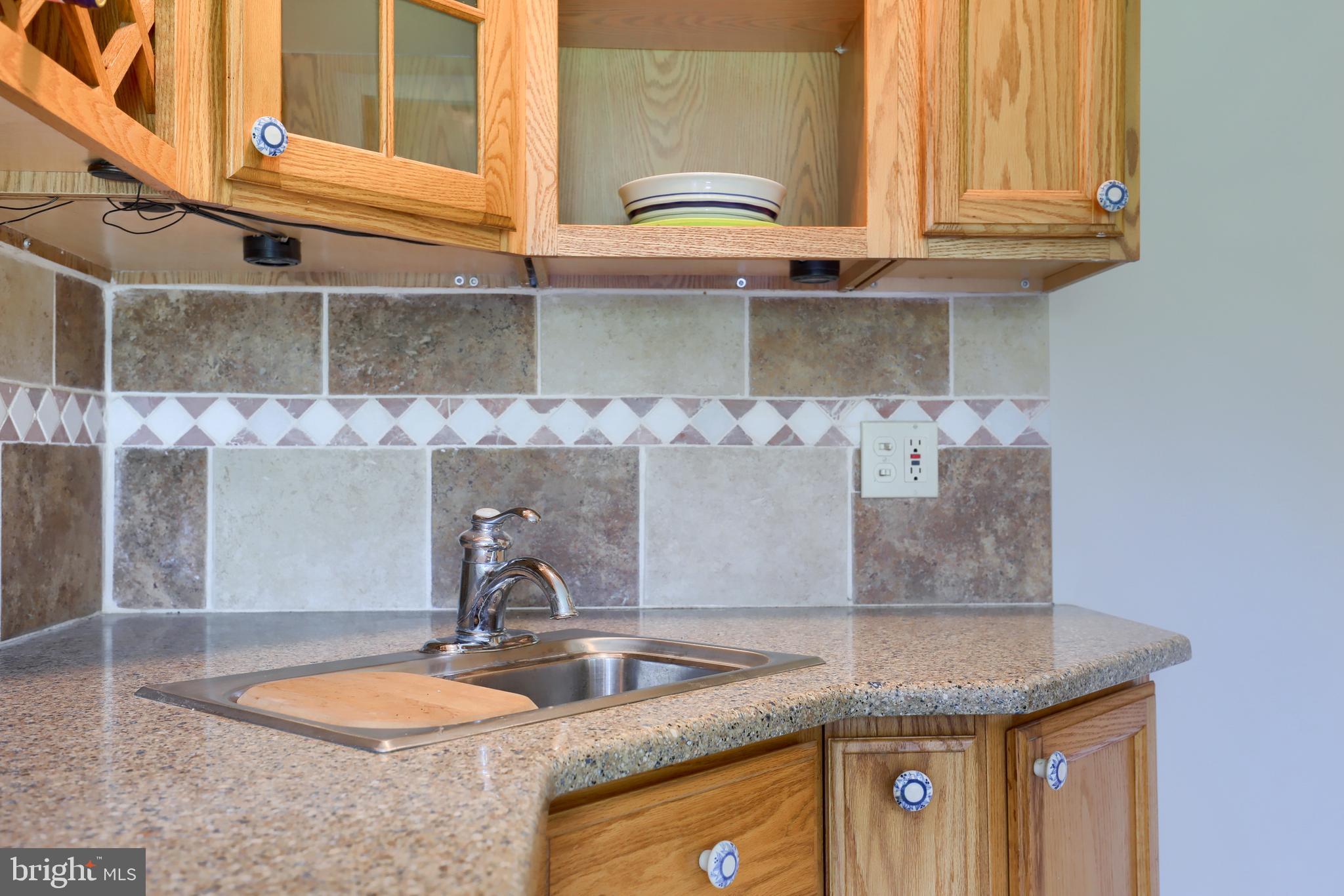 1944 Harclay Place Lancaster, PA 17601 - Photo 19 of 54 Wet bar in kitchen