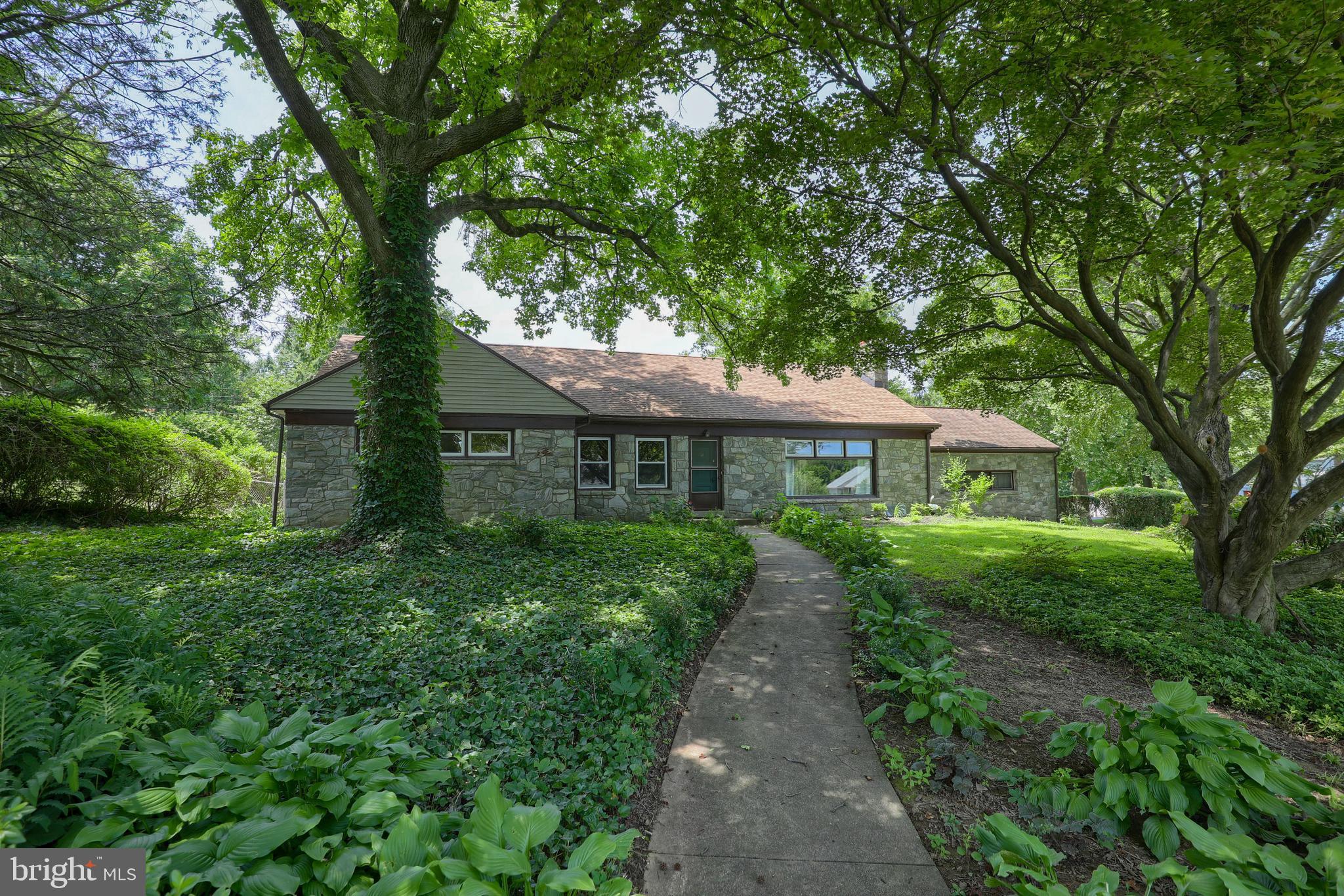 1944 Harclay Place Lancaster, PA 17601 - Photo 3 of 54