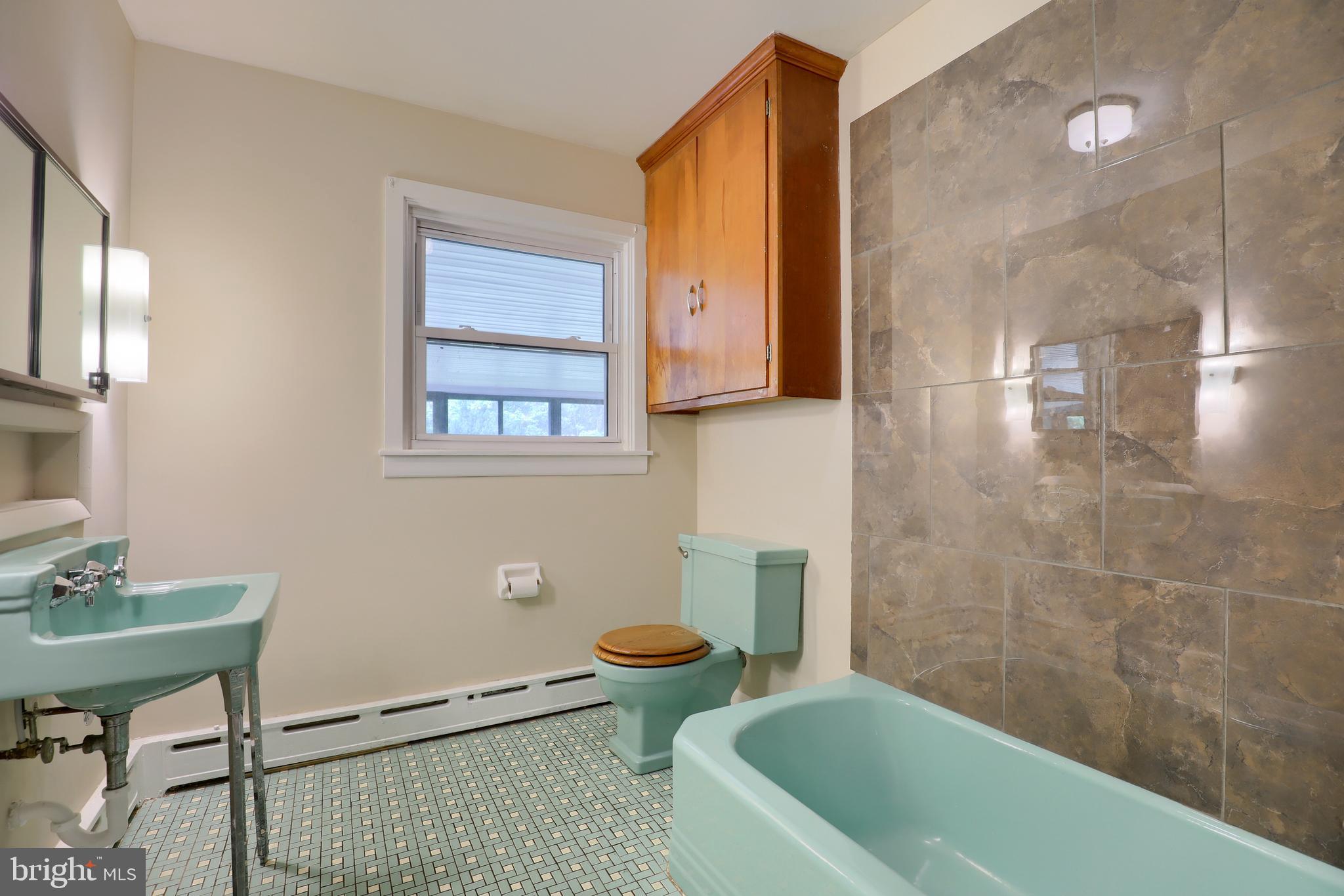 1944 Harclay Place Lancaster, PA 17601 - Photo 35 of 54 First floor full bath