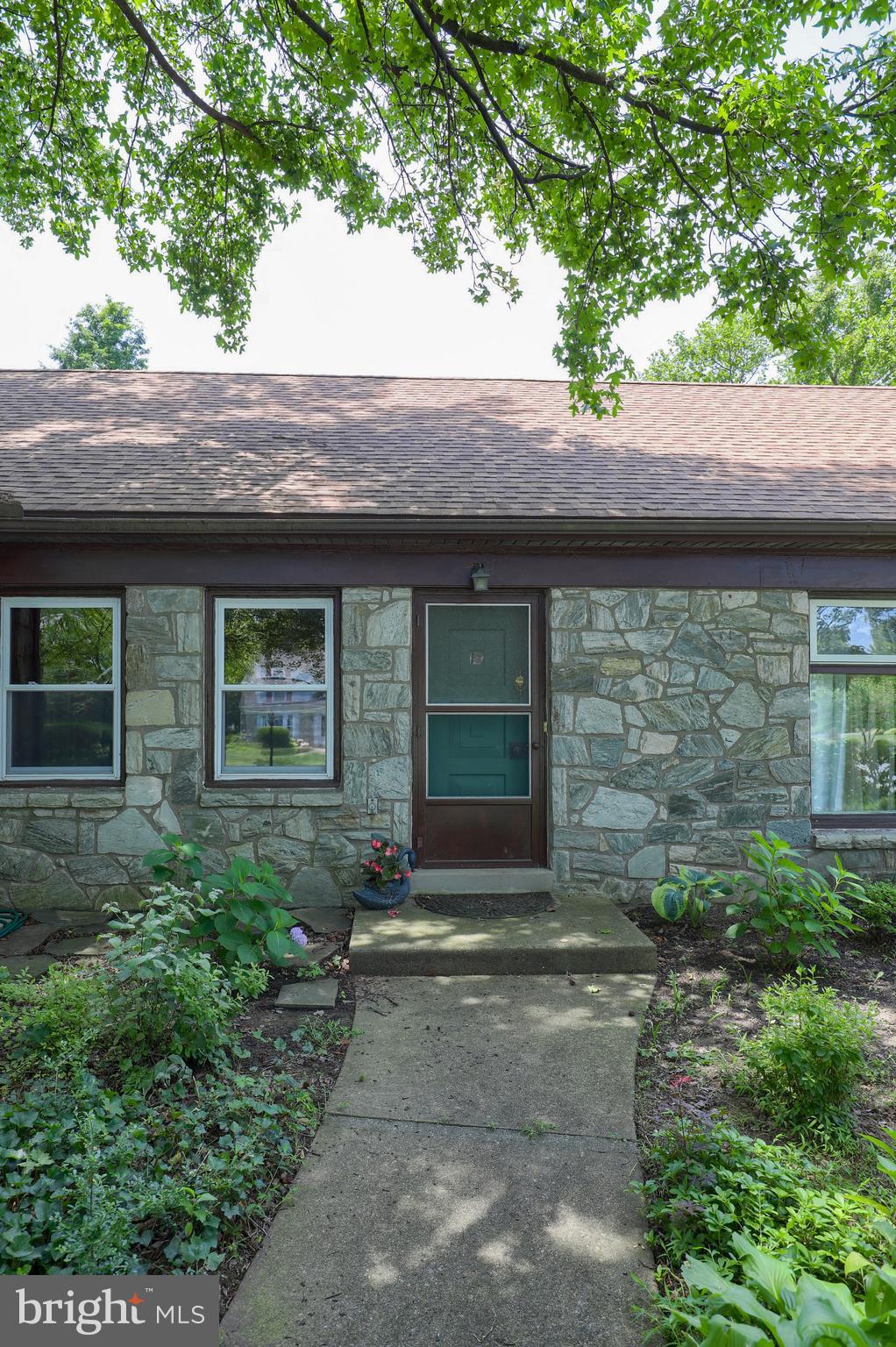 1944 Harclay Place Lancaster, PA 17601 - Photo 5 of 54
