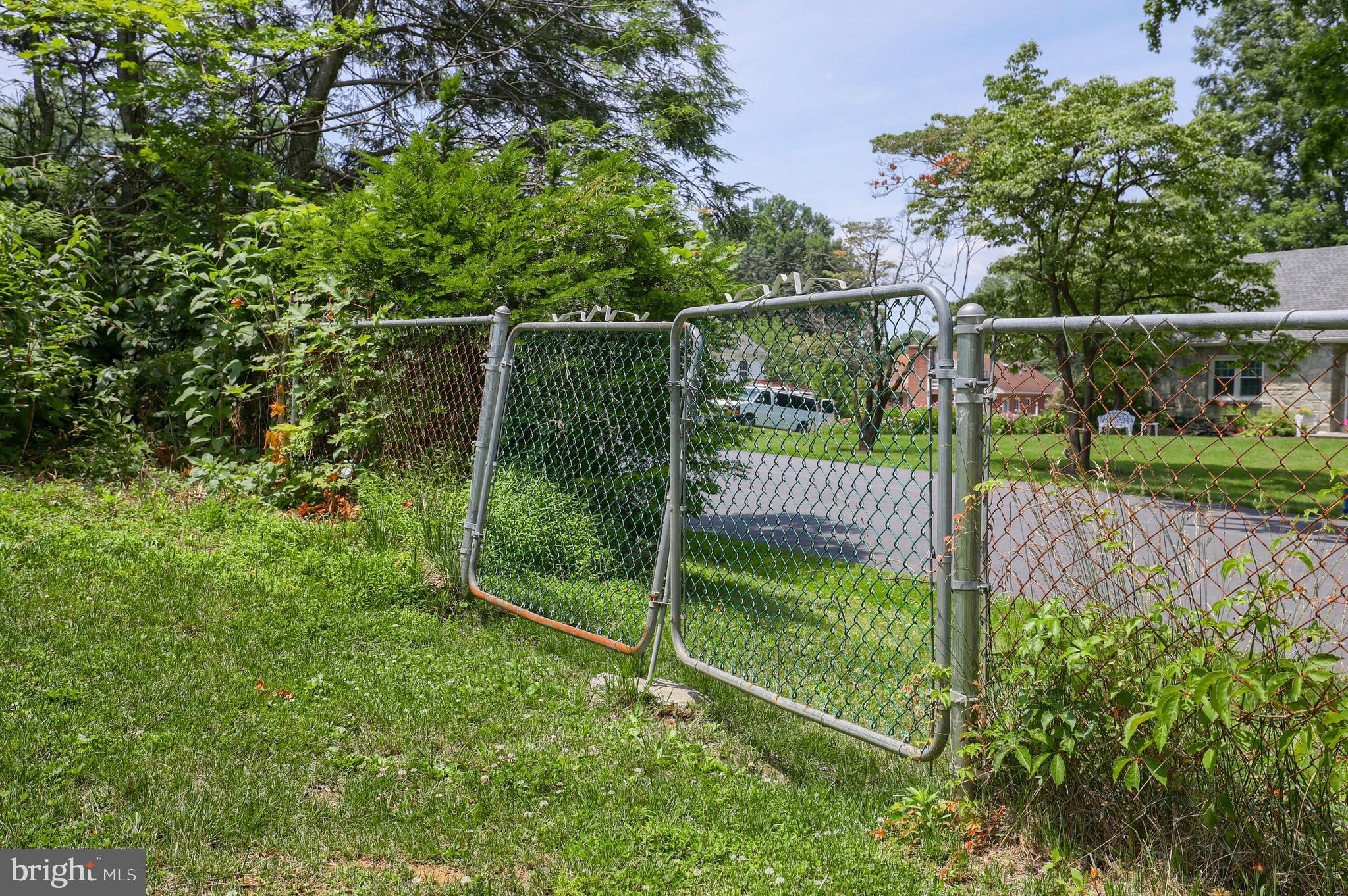 1944 Harclay Place Lancaster, PA 17601 - Photo 49 of 54 Side entry gates in yard for easy storage